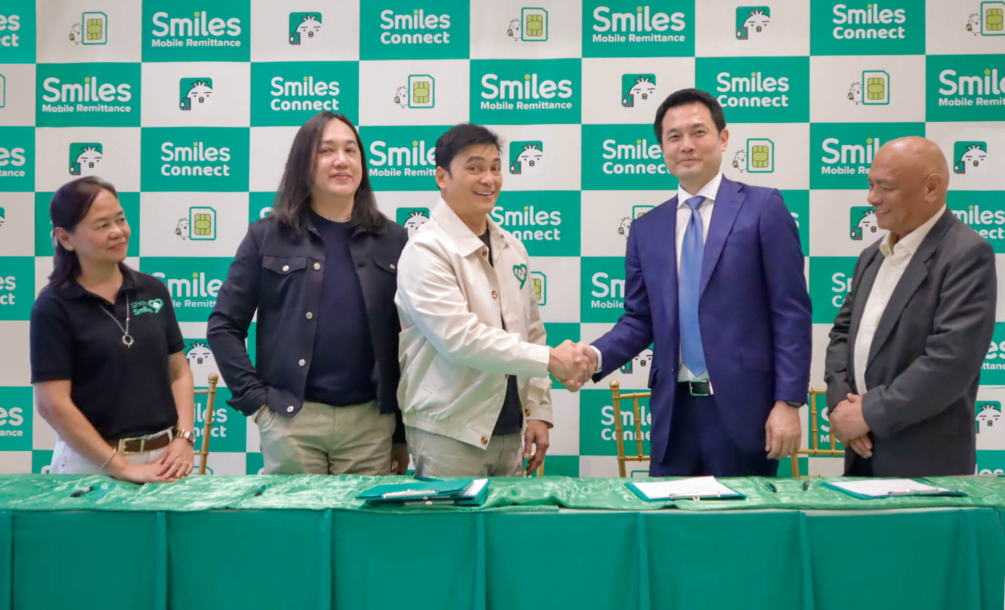 Gabby Concepcion signs to renew contract with Smiles Mobile Remittance, Japan’s leading mobile remittance app
